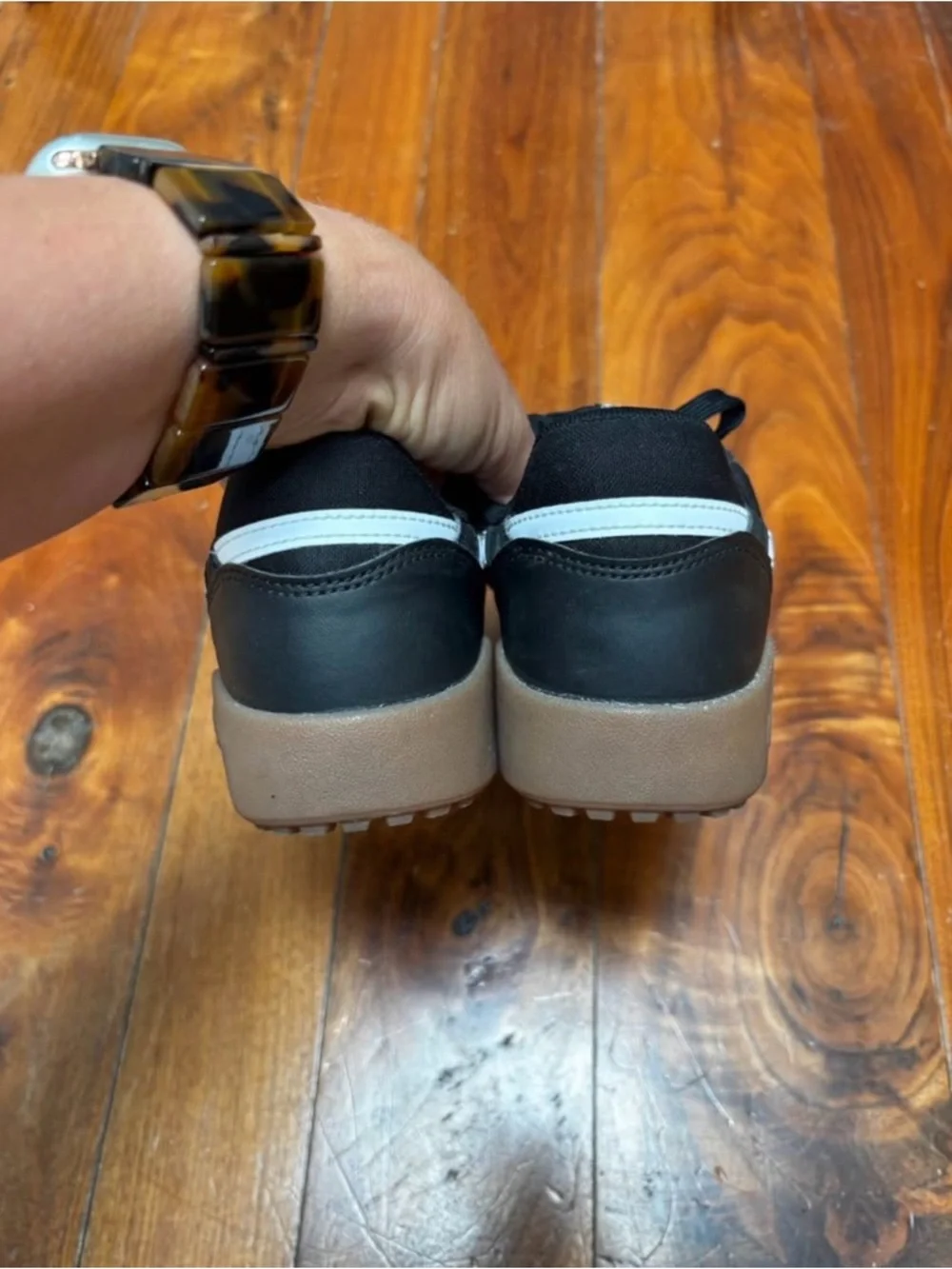 Nike Big Kids’ Black Sneakers Unisex 5Y